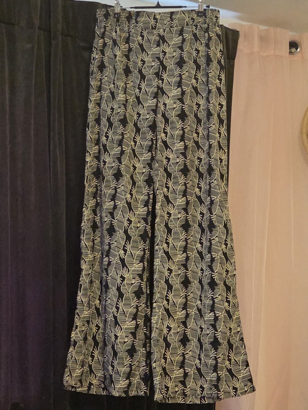 Annabella Leaf Print Wide Leg Palazzo Pants Size M Black Beige Elastic Waist